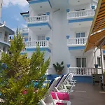 Karatas Apartmanhotel 3*